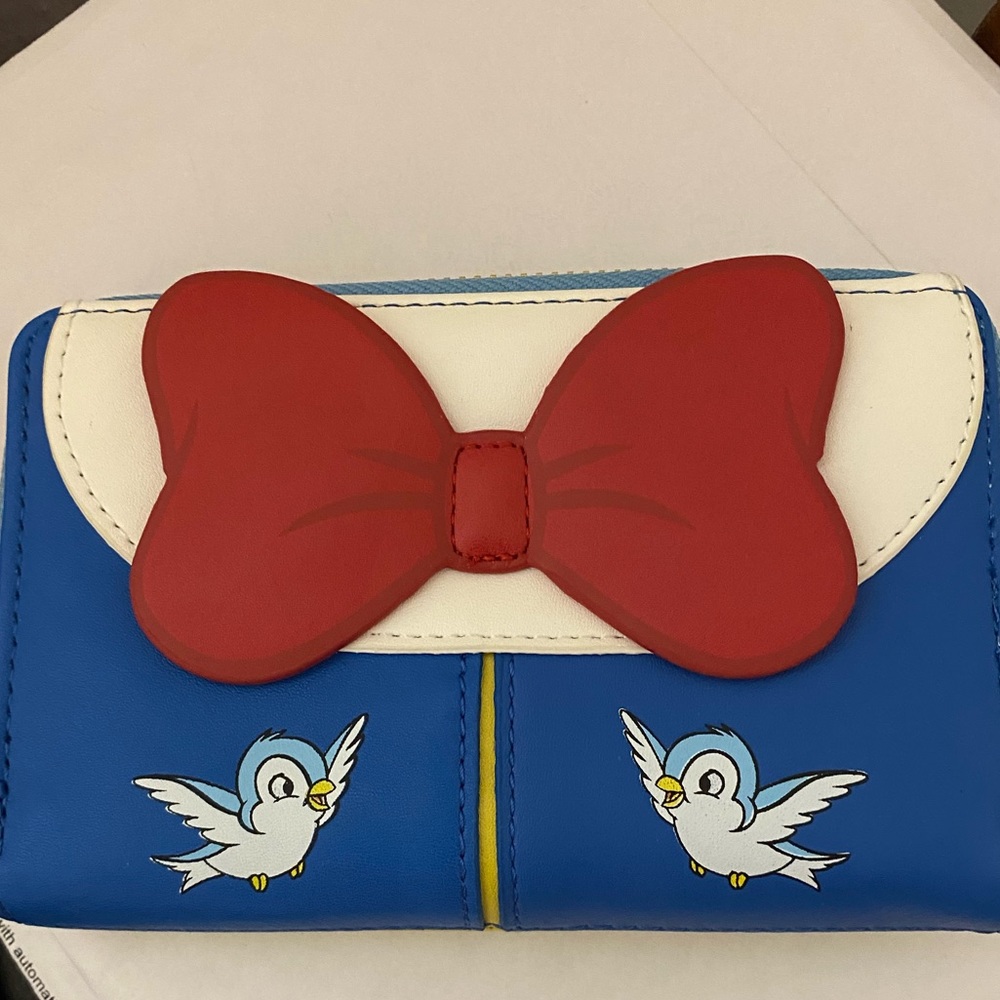 Snow White wallet by Loungefly